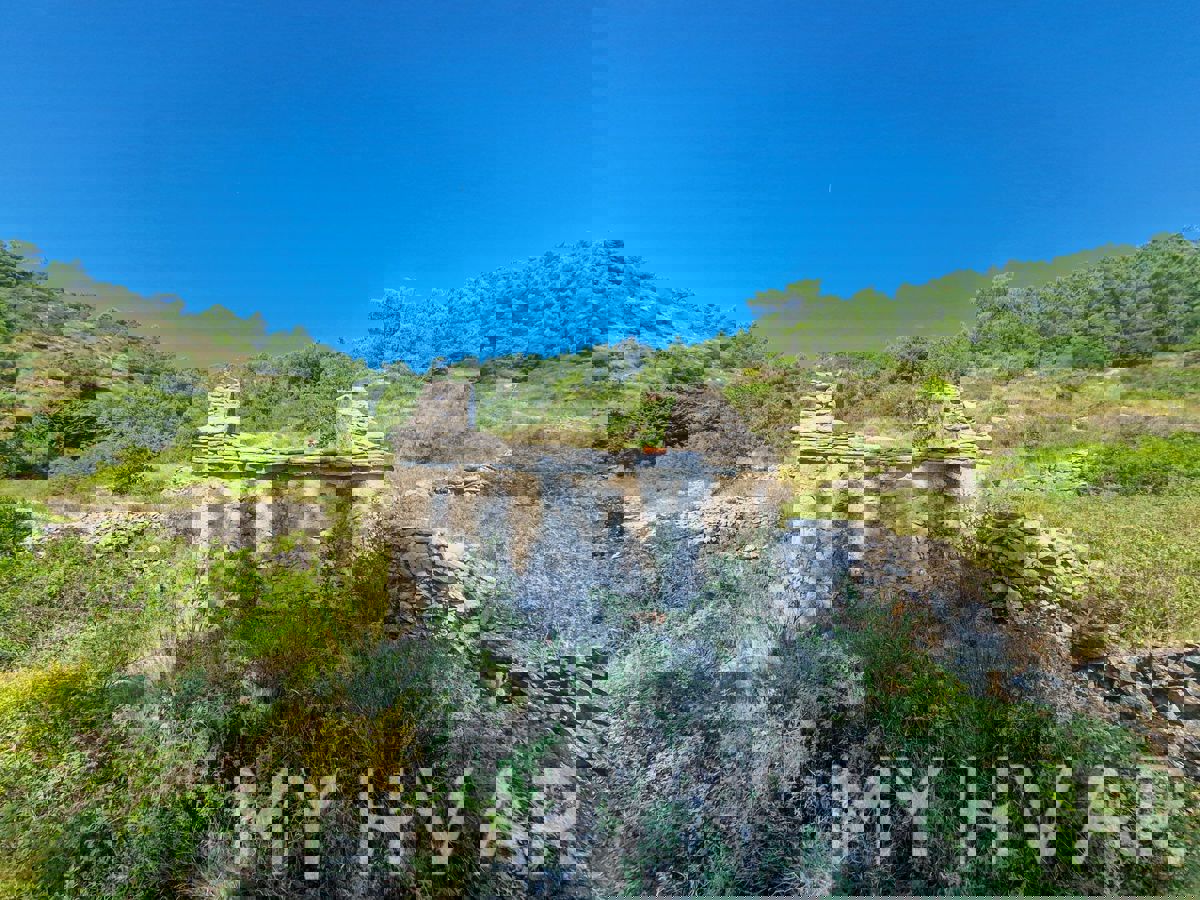 Terreno con vista panoramica e casa