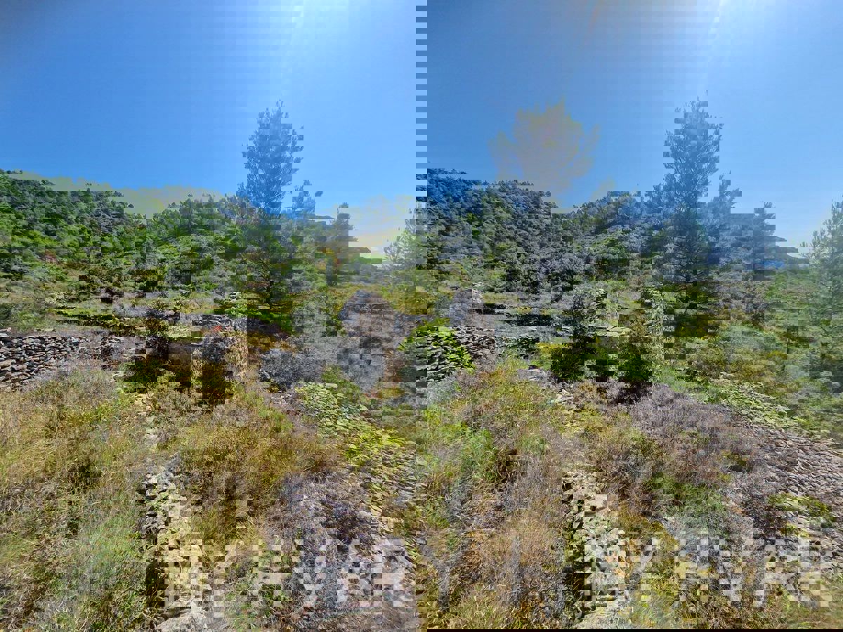 Terreno con vista panoramica e casa