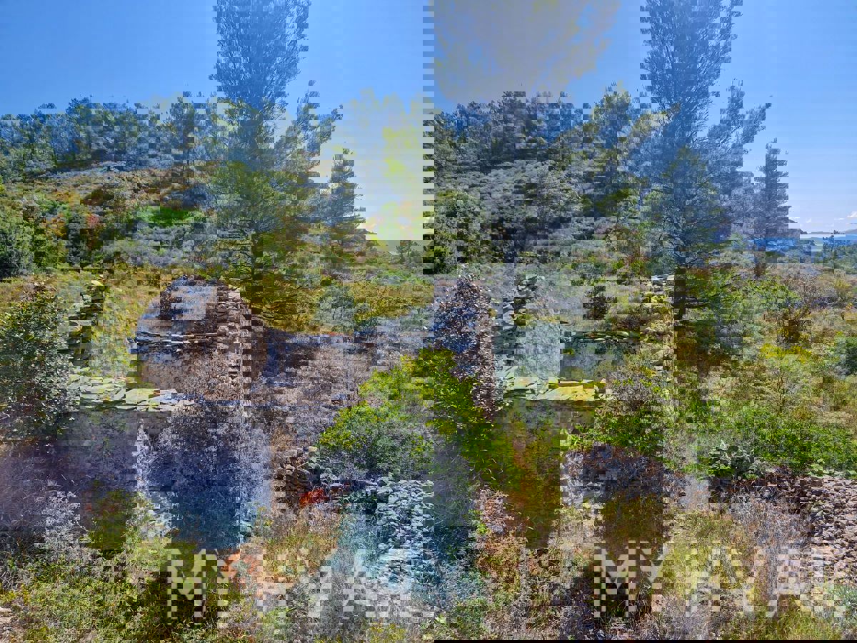 Terreno con vista panoramica e casa