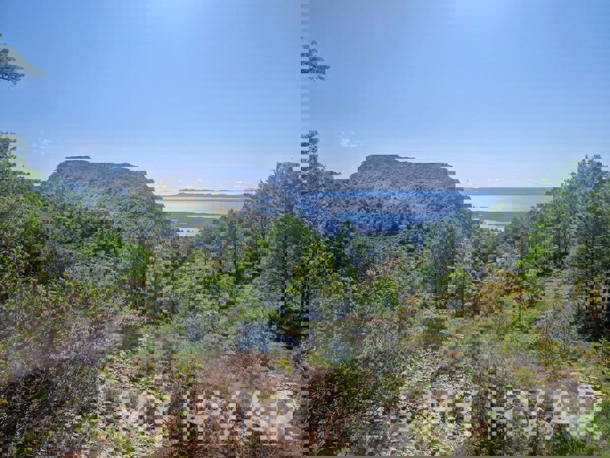 Terreno con vista panoramica e casa