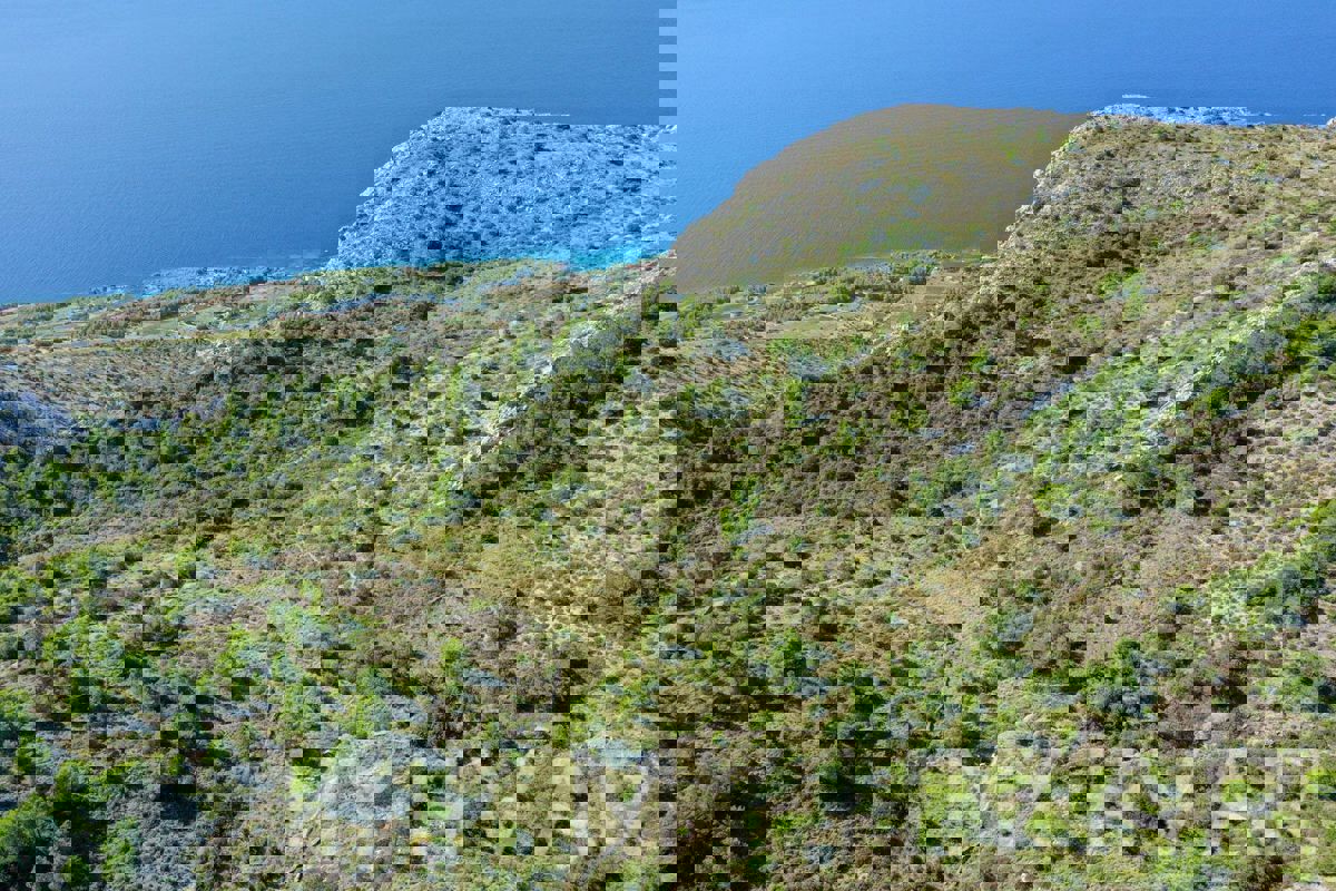 Terreno con vista panoramica e casa