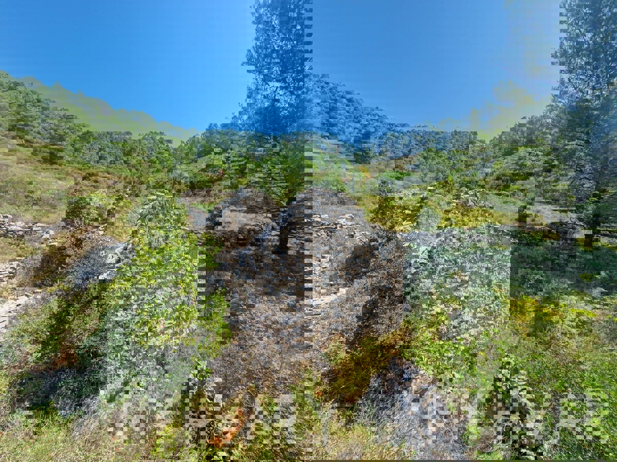 Terreno con vista panoramica e casa