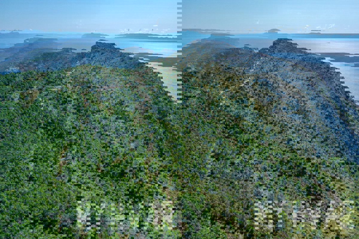 Terreno con vista panoramica e casa