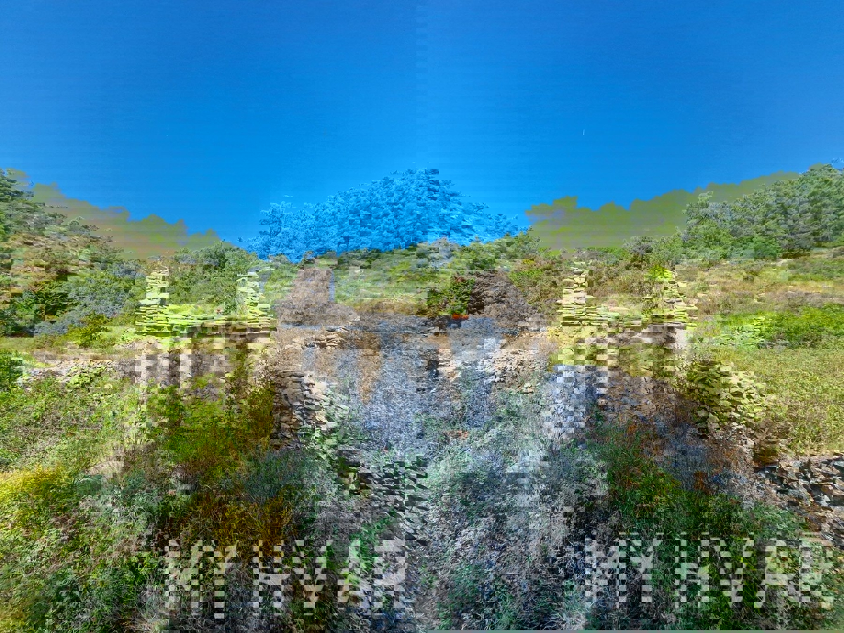 Terreno con vista panoramica e casa