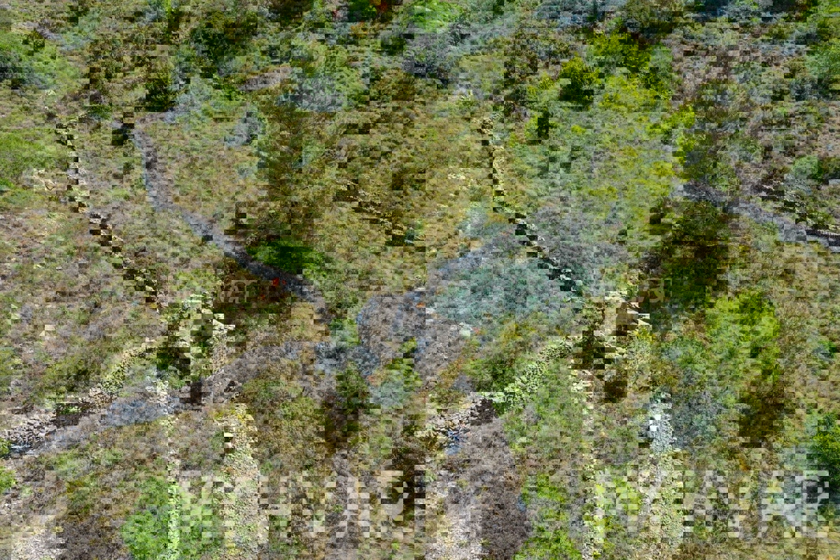 Terreno con vista panoramica e casa