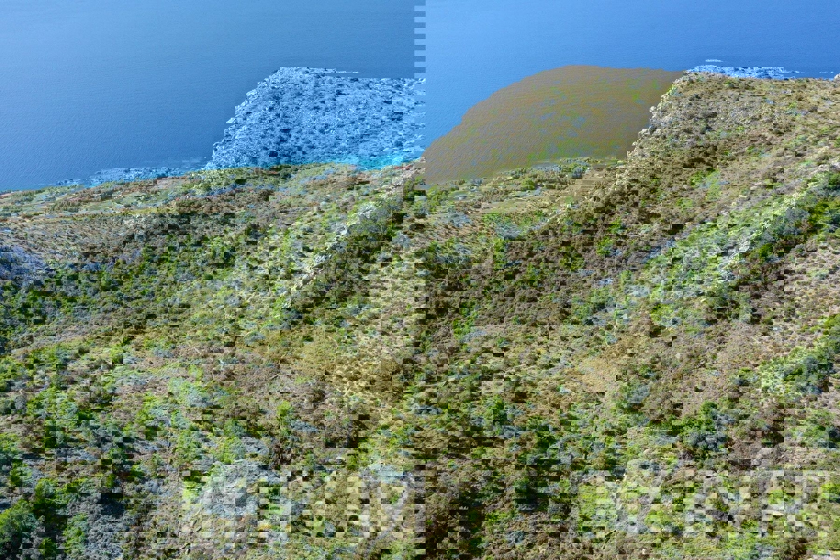 Terreno con vista panoramica e casa