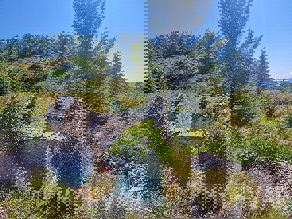 Terreno con vista panoramica e casa