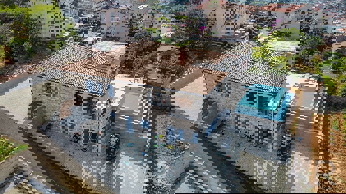 Villa con piscina a Gelsa