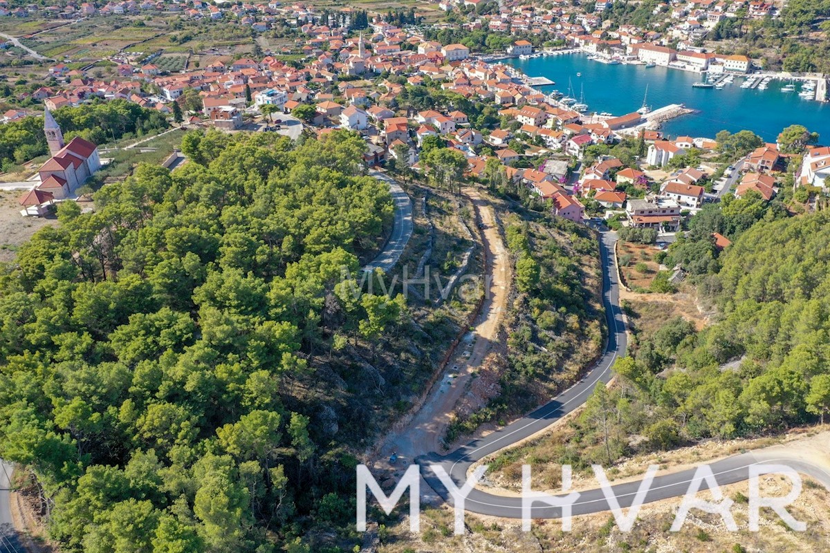 Terreno edificabile con vista sul porto a Jelsa