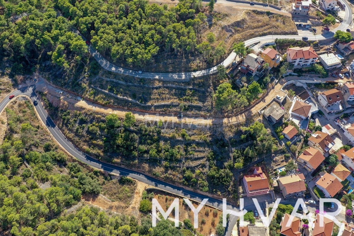 Terreno edificabile con vista sul porto a Jelsa