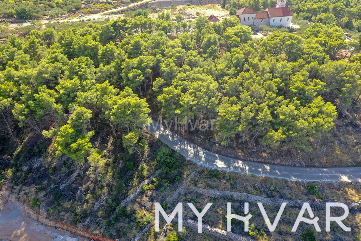 Terreno edificabile con vista sul porto a Jelsa