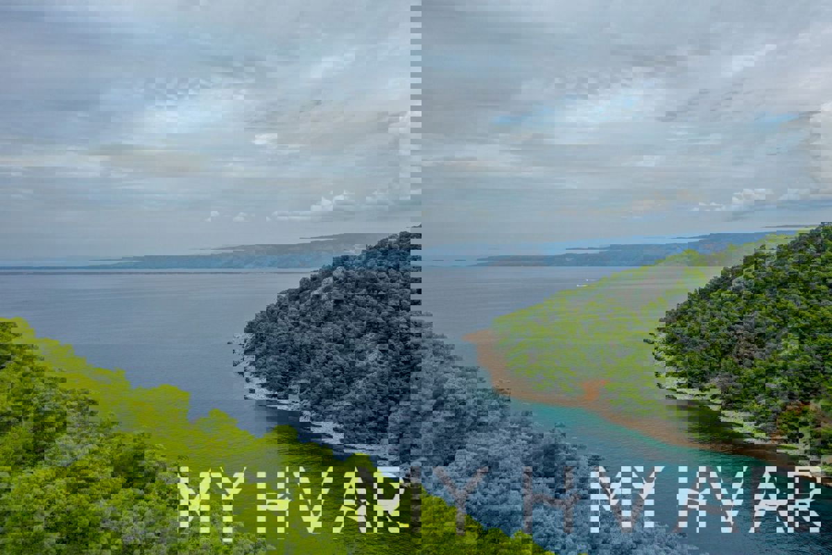 Terreno edificabile nella baia di Stiniva vicino a Brusje