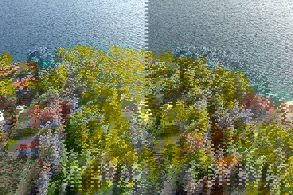 Terreno edificabile con vista mare a Zavala