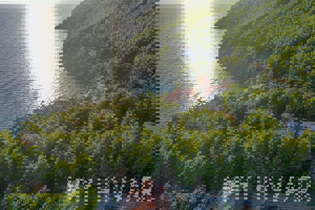 Terreno edificabile con vista mare a Zavala