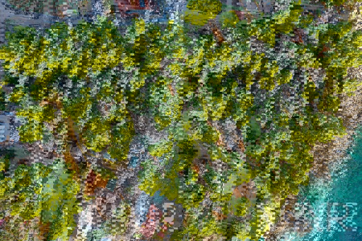 Terreno edificabile con vista mare a Zavala