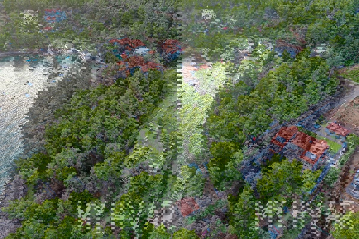 Terreno edificabile con vista mare a Zavala