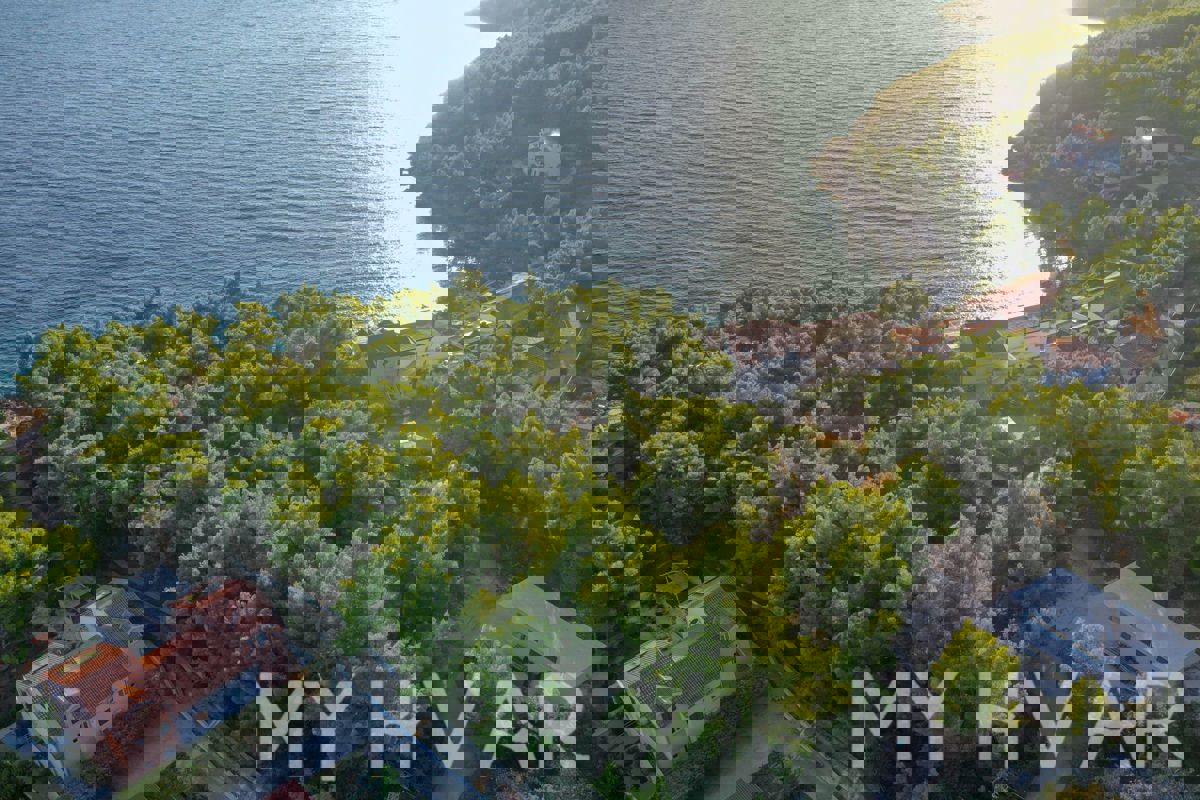 Terreno edificabile con vista mare a Zavala