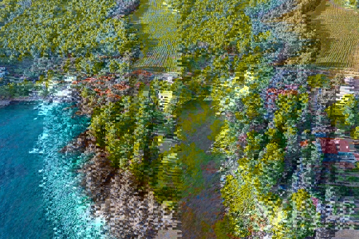 Terreno edificabile con vista mare a Zavala