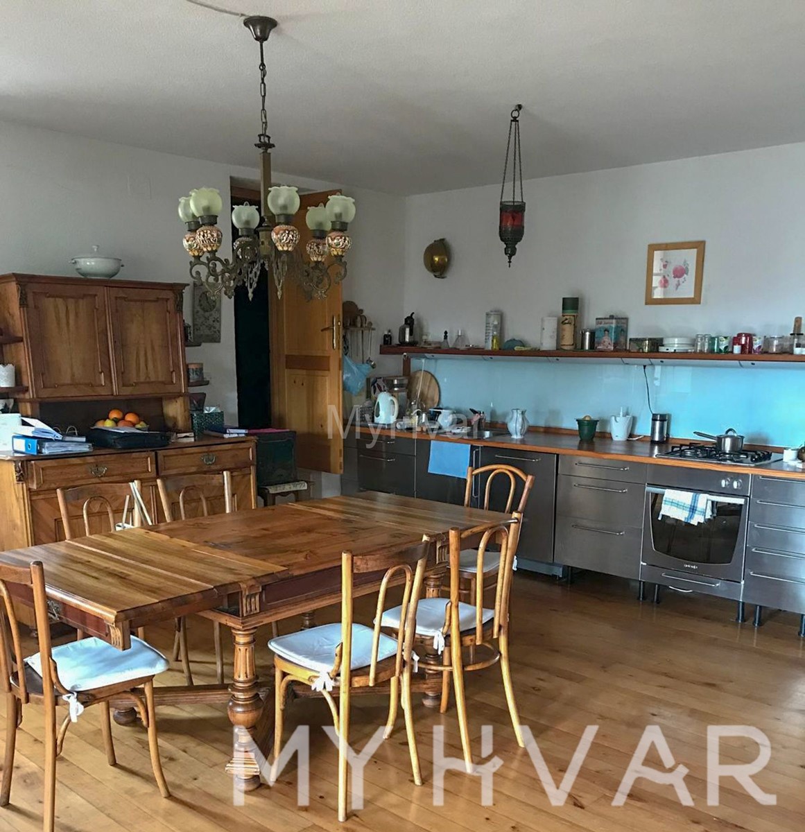 Casa in pietra con piscina coperta