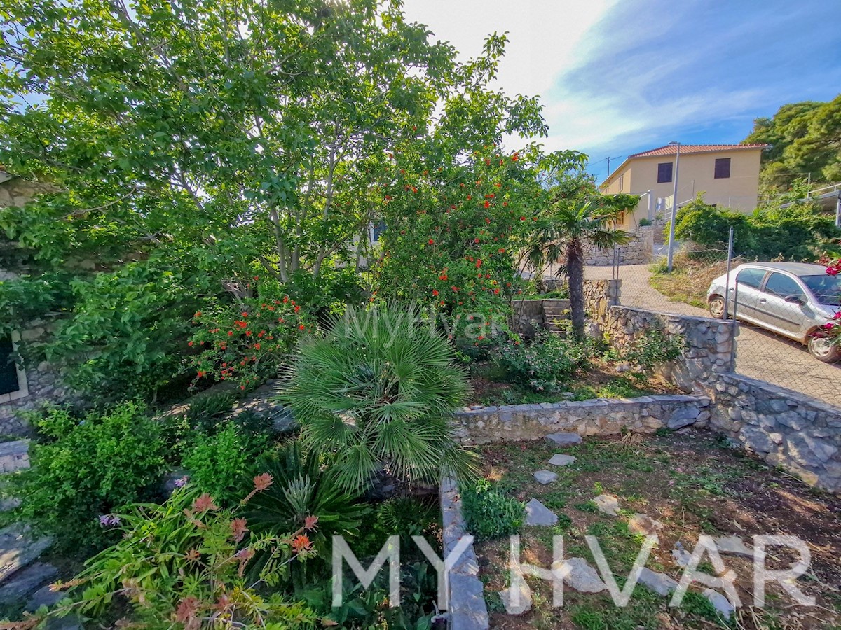 Casa in pietra con piscina coperta