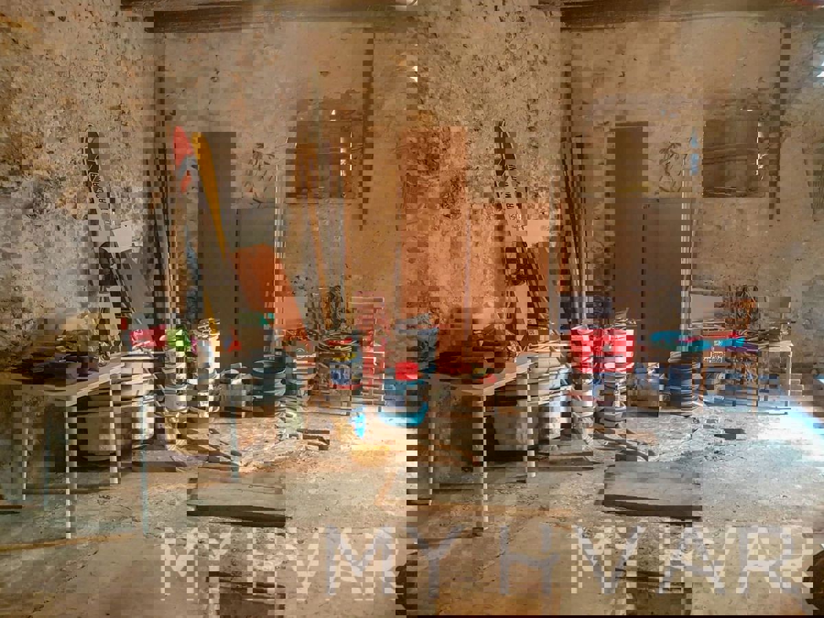 Casa in pietra nascosta a Vrbanj