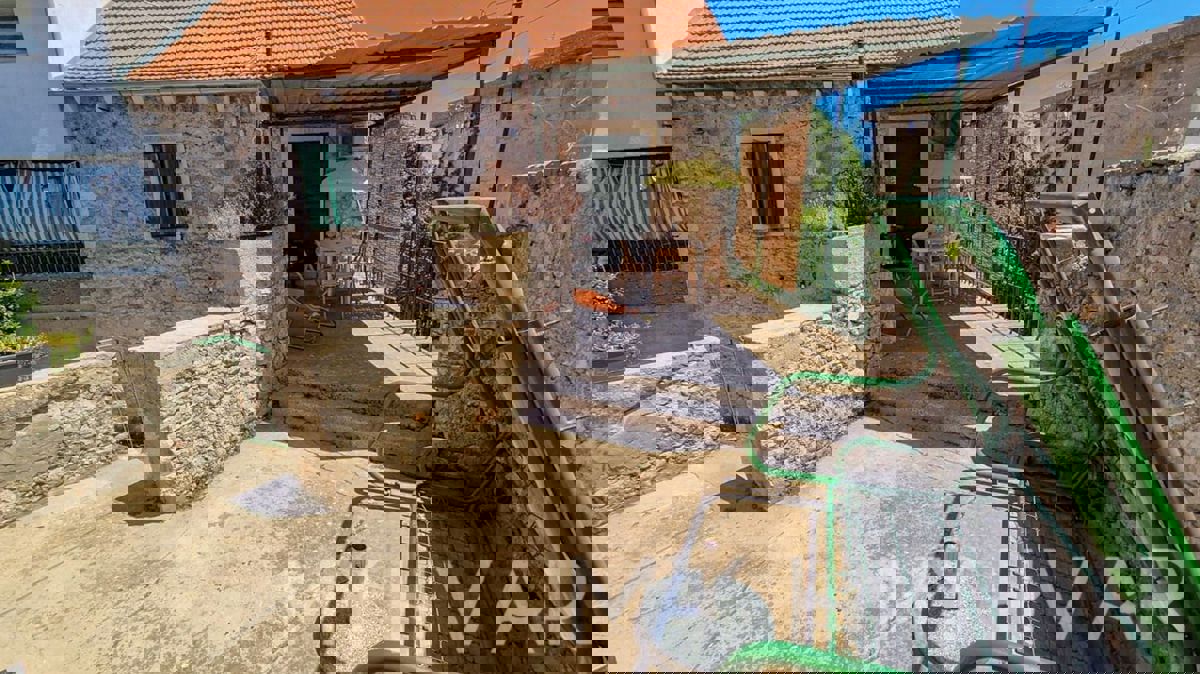 Casa in pietra nascosta a Vrbanj