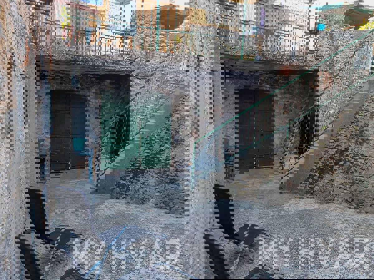 Casa in pietra nascosta a Vrbanj