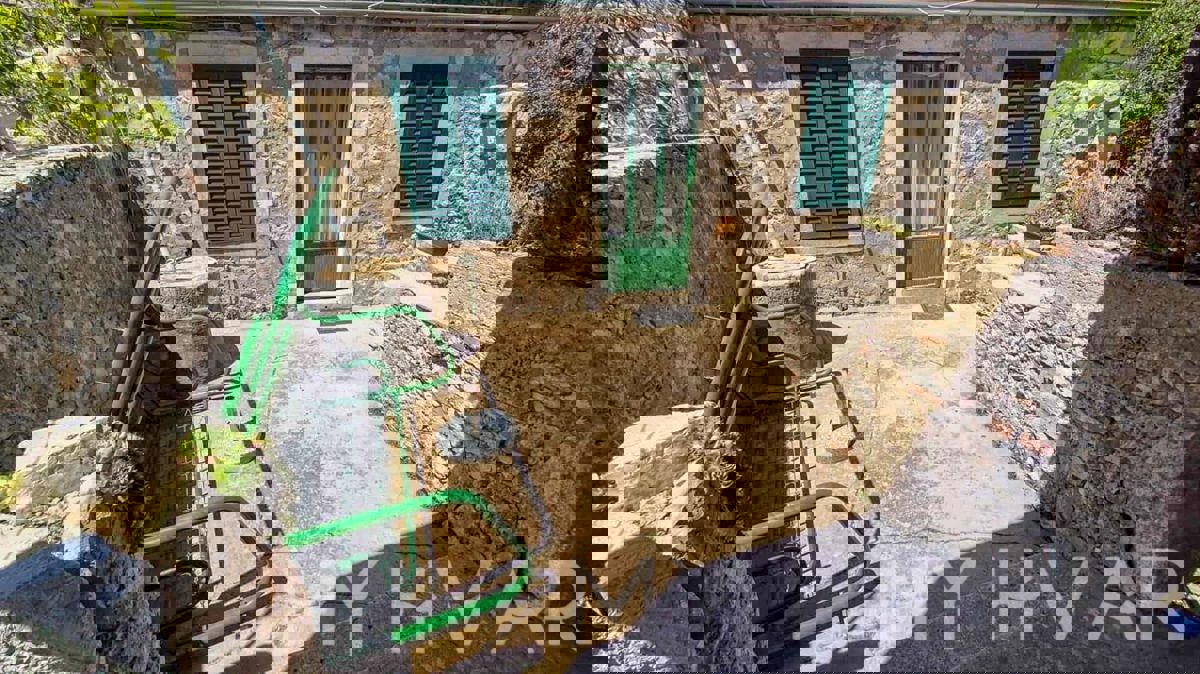 Casa in pietra nascosta a Vrbanj