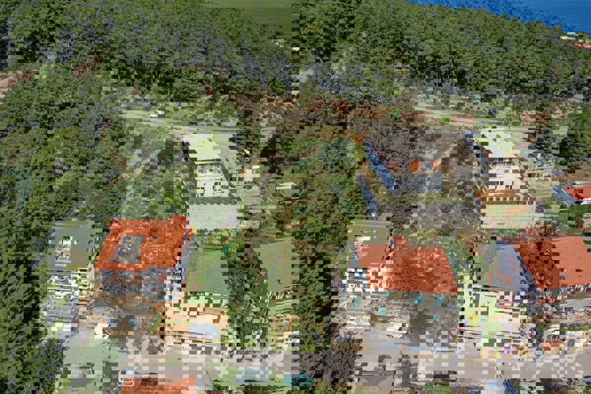 Terreno esclusivo con progetto di villa a Jelsa