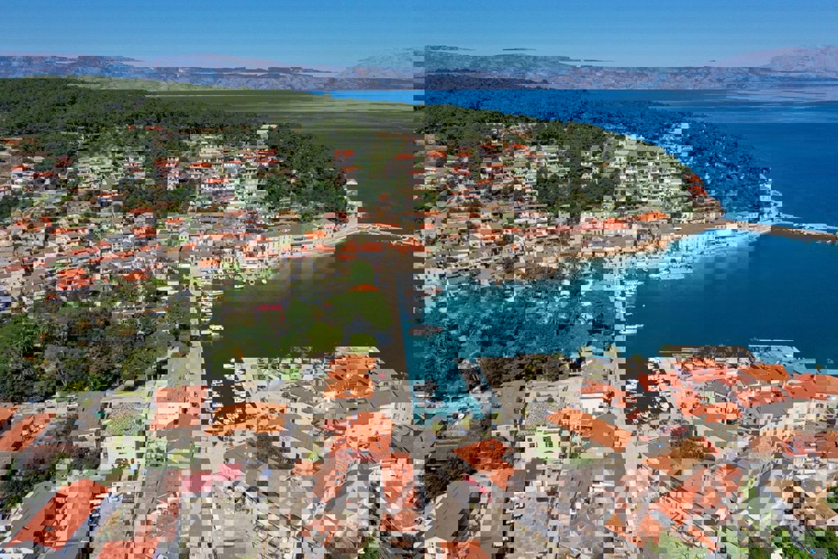 Terreno esclusivo con progetto di villa a Jelsa