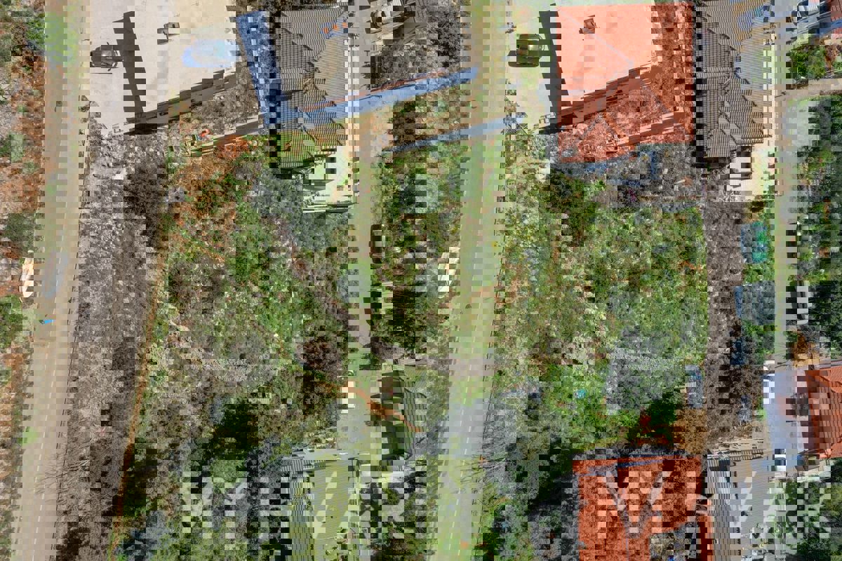 Terreno esclusivo con progetto di villa a Jelsa