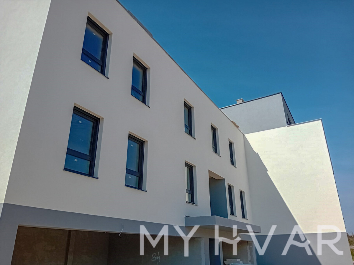 Appartamenti di nuova costruzione con parcheggio a Vrboska