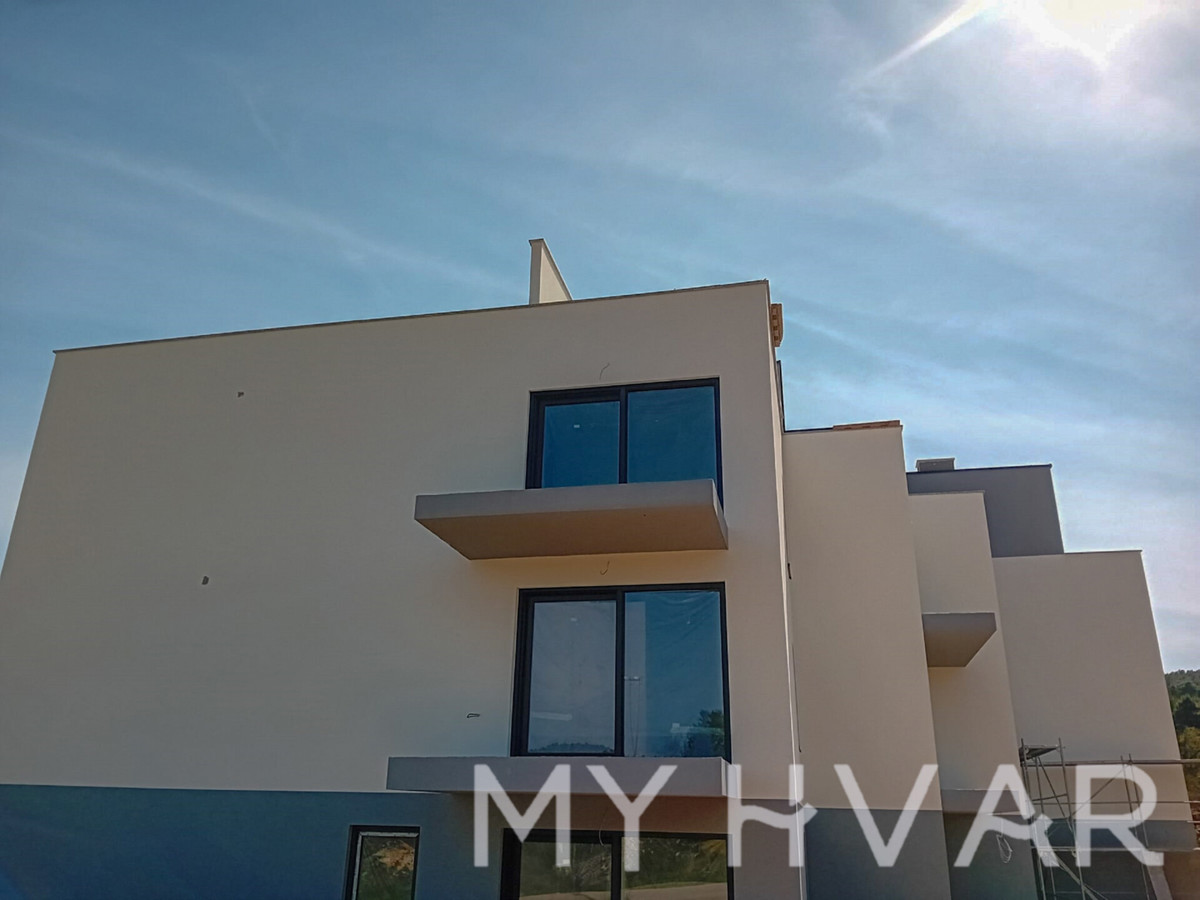 Appartamenti di nuova costruzione con parcheggio a Vrboska