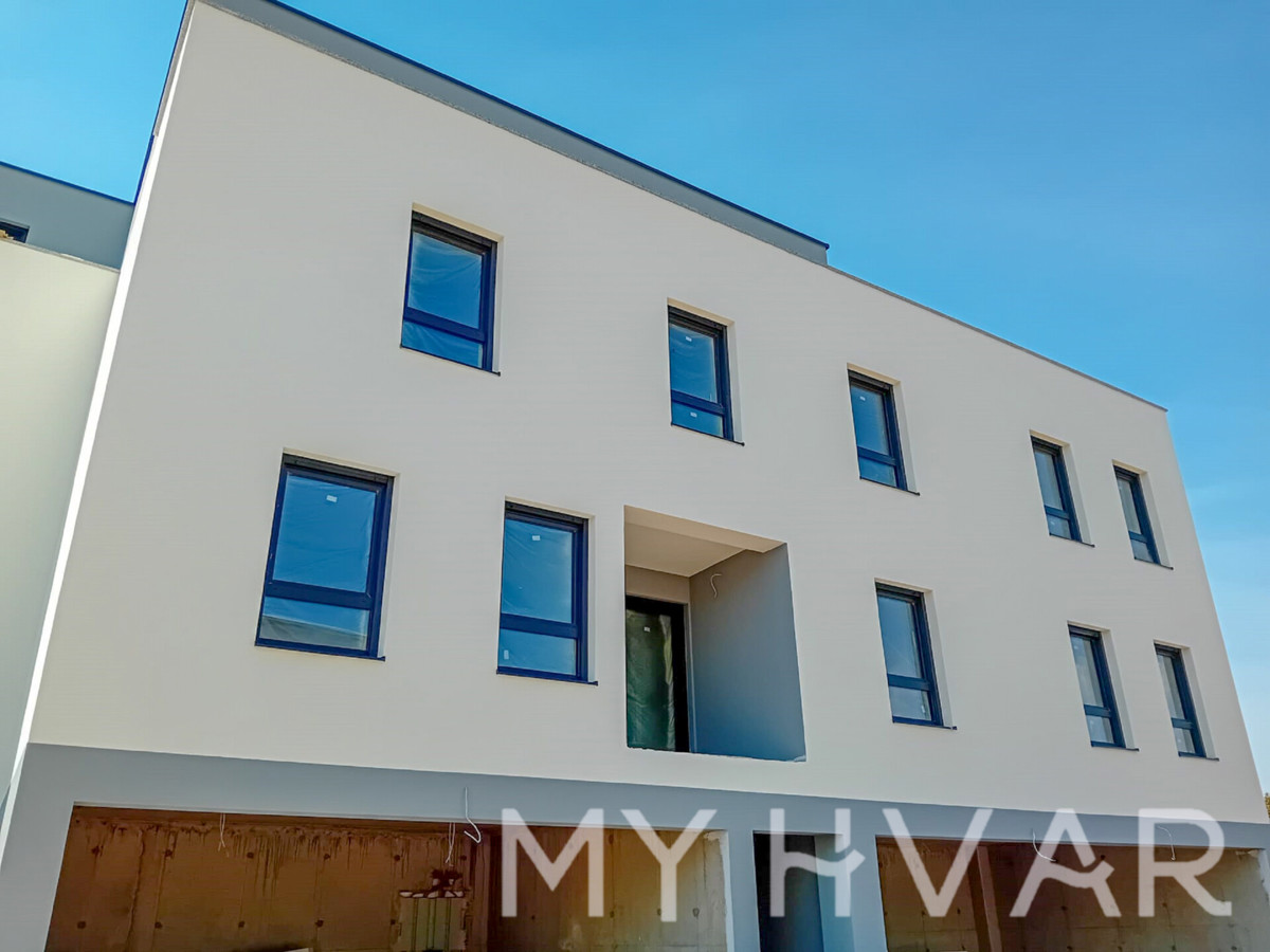 Appartamenti di nuova costruzione con parcheggio a Vrboska