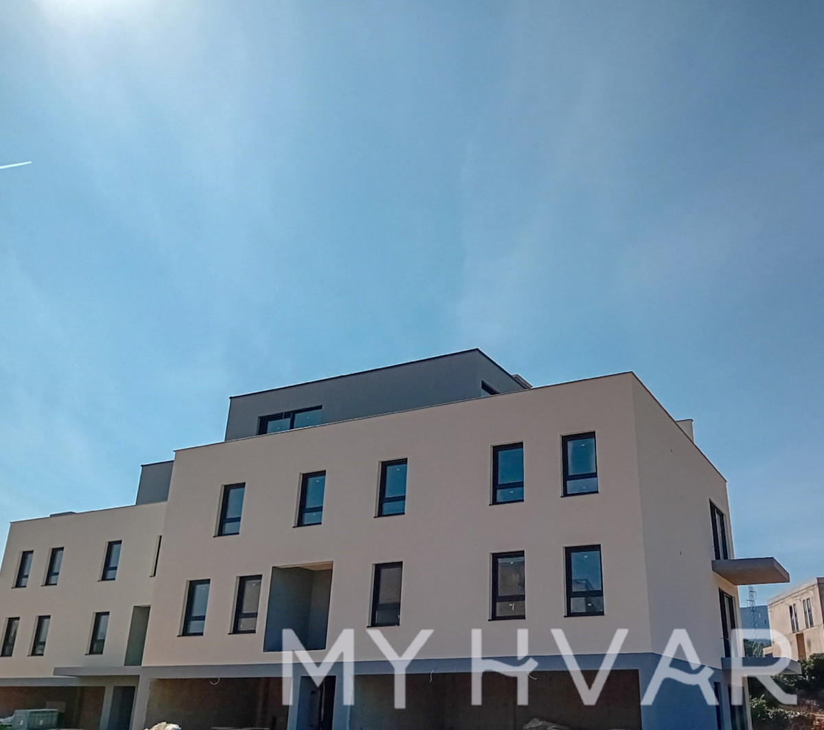 Appartamenti di nuova costruzione con parcheggio a Vrboska