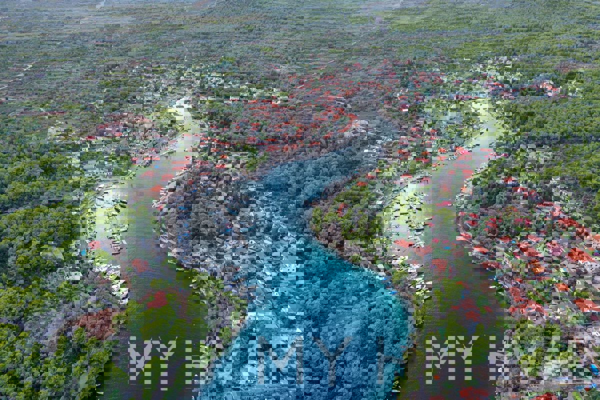 Appartamenti di nuova costruzione con parcheggio a Vrboska