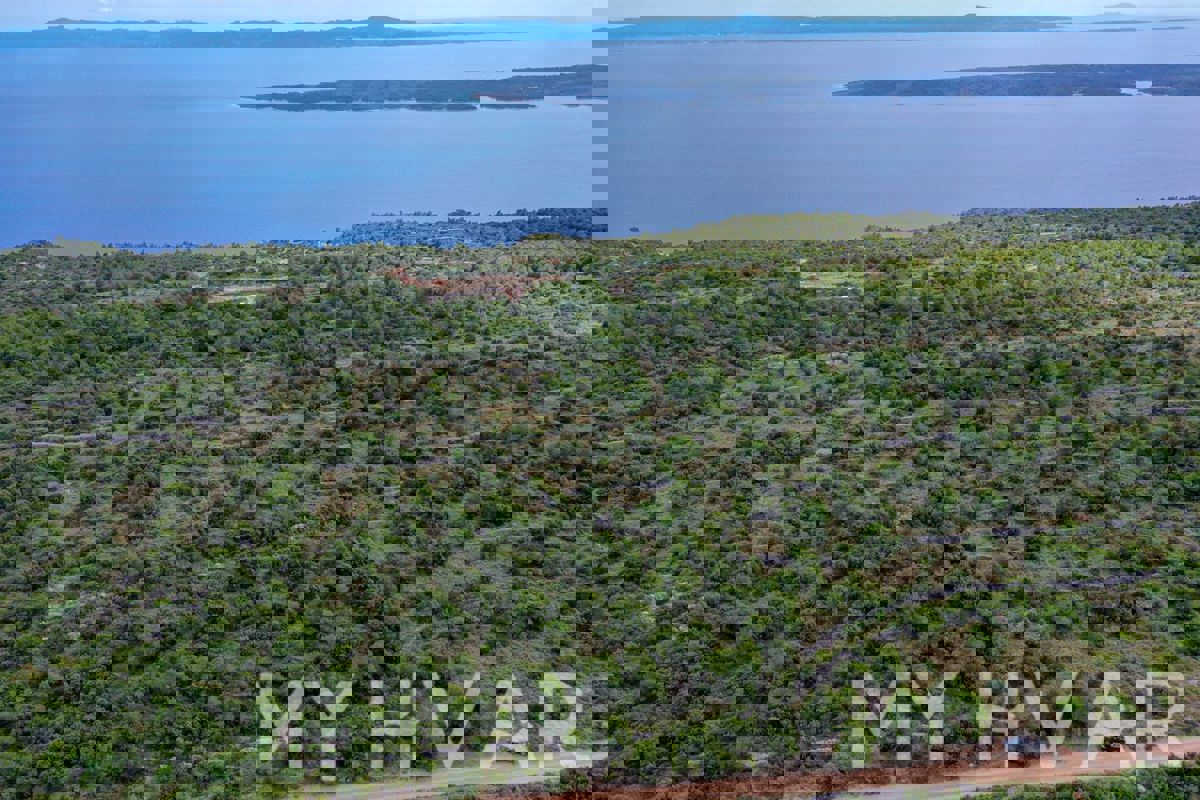 Terreni agricoli nel Naehe der Dorfes Humac