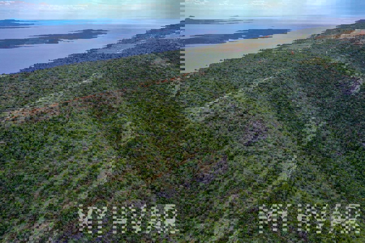 Terreni agricoli nel Naehe der Dorfes Humac