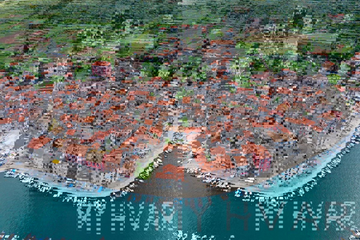 Casa in pietra nel centro di Stari Grad