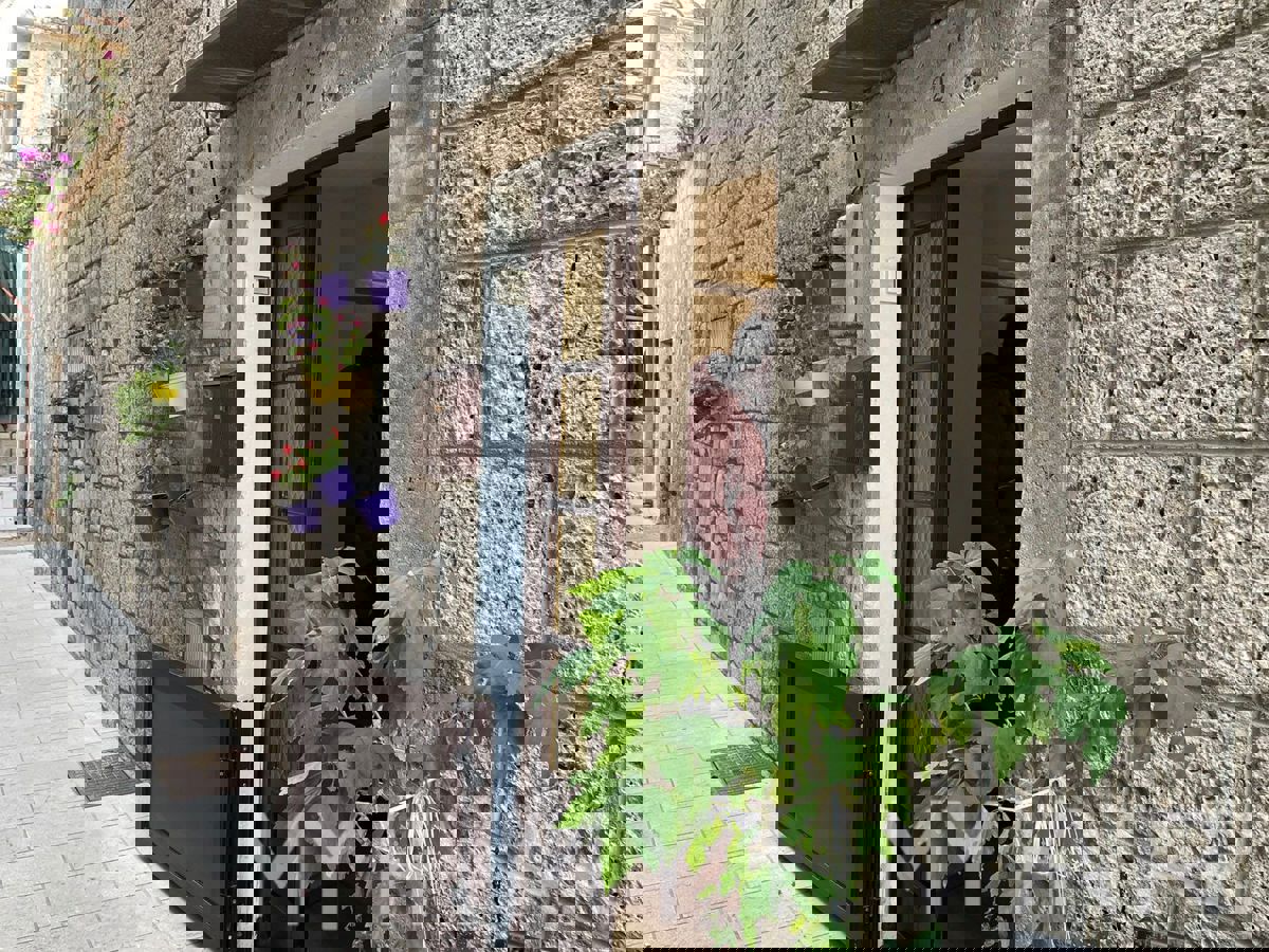 Casa in pietra nel centro di Stari Grad