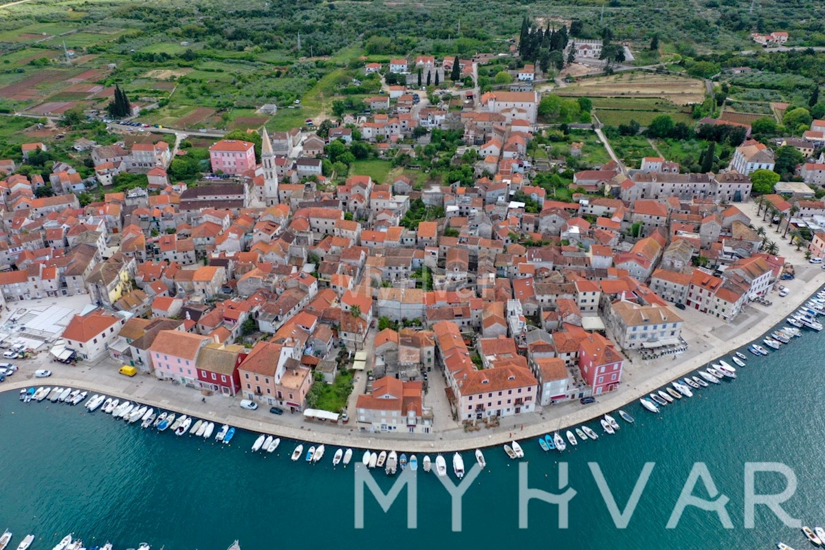 Casa in pietra nel centro di Stari Grad