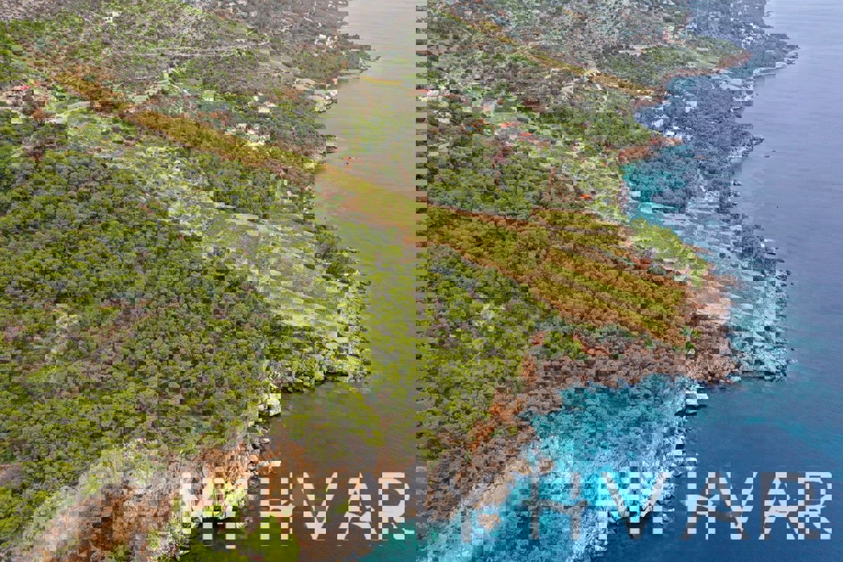 Splendida proprietà sulla scogliera sul lato sud dell'isola di Hvar