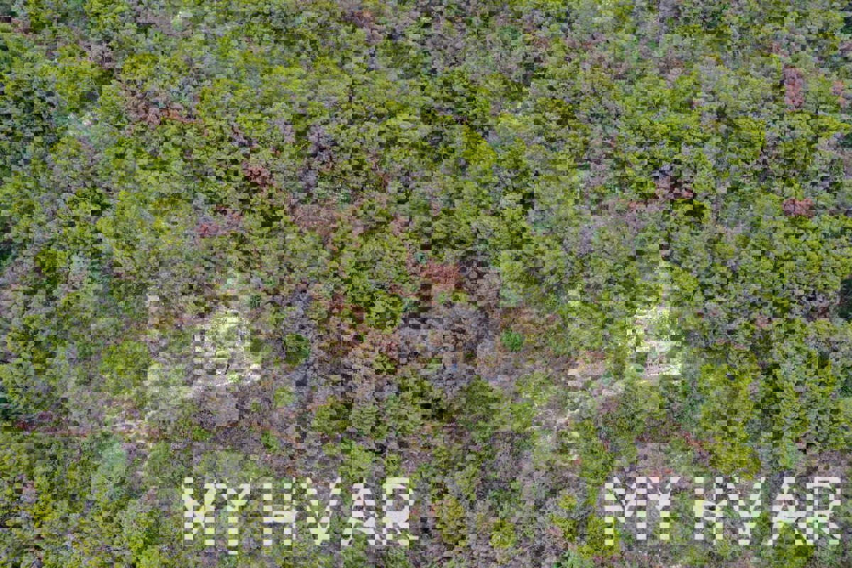 Splendida proprietà sulla scogliera sul lato sud dell'isola di Hvar