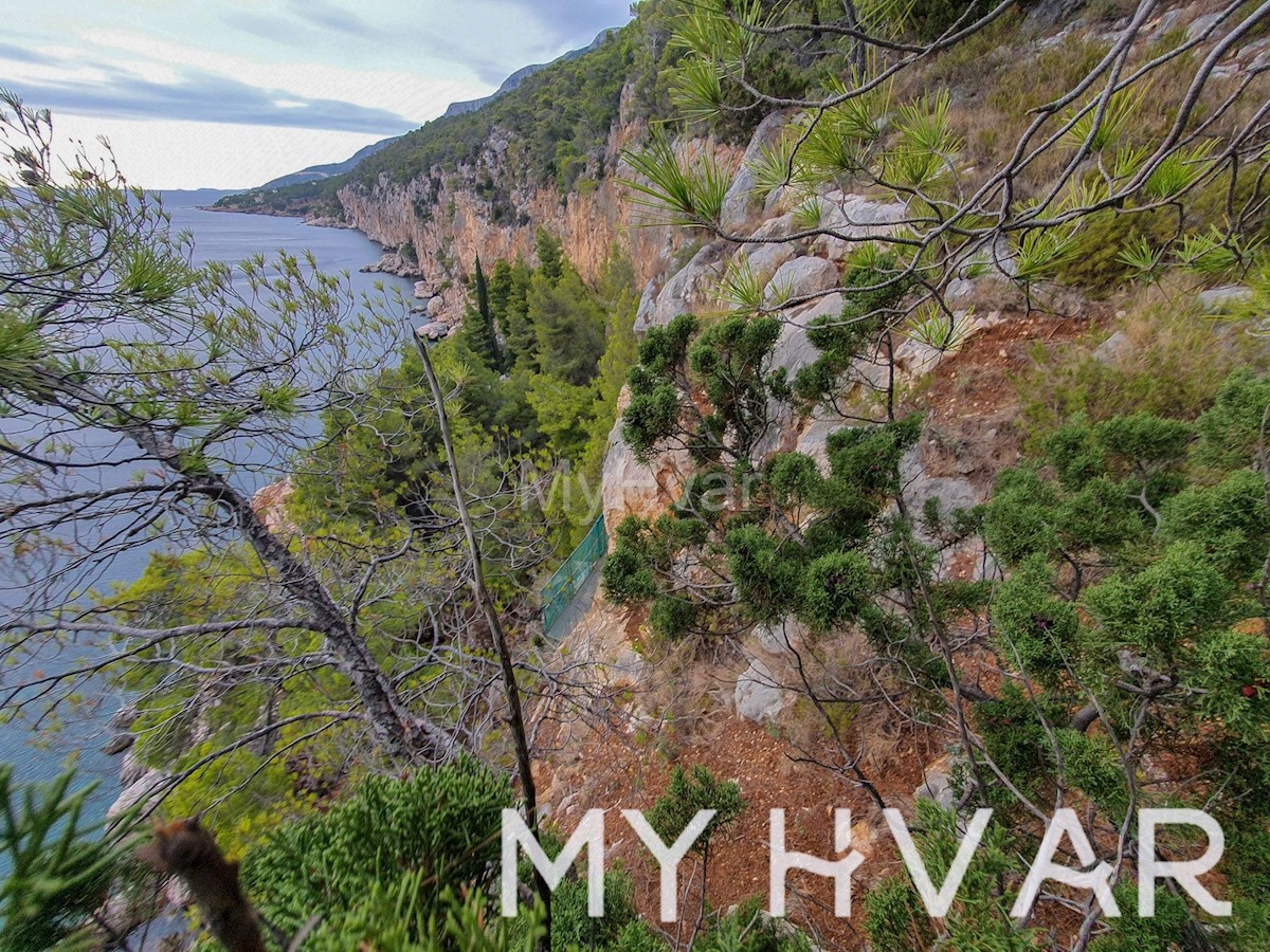 Splendida proprietà sulla scogliera sul lato sud dell'isola di Hvar