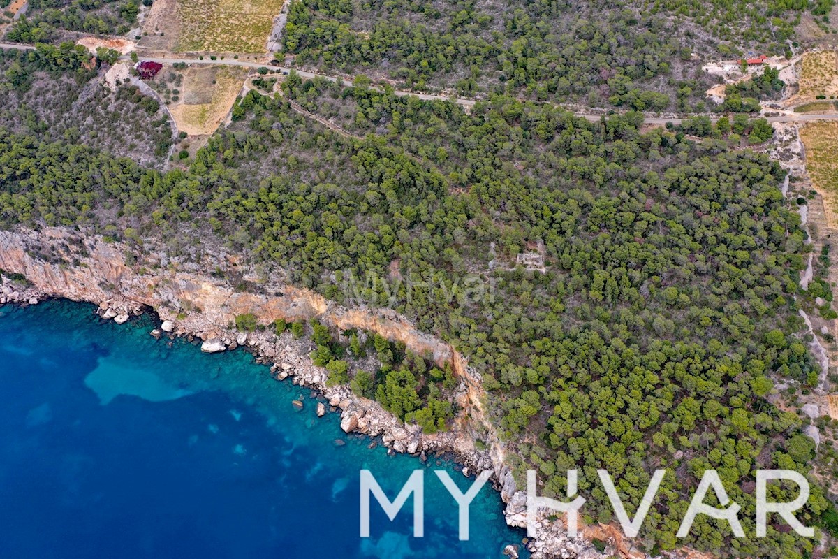 Splendida proprietà sulla scogliera sul lato sud dell'isola di Hvar