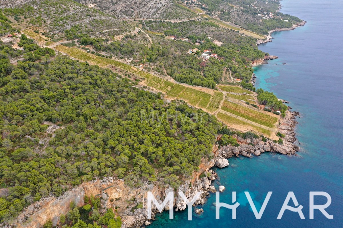 Splendida proprietà sulla scogliera sul lato sud dell'isola di Hvar