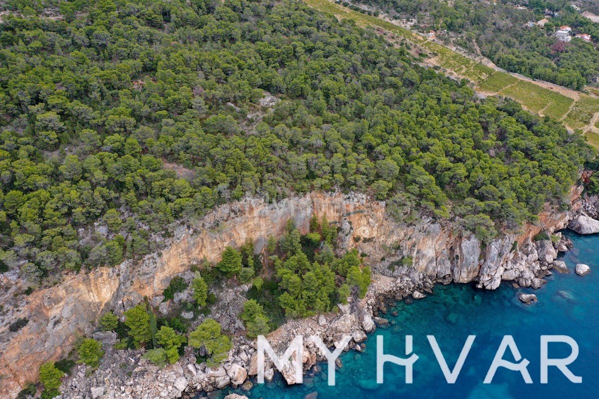 Splendida proprietà sulla scogliera sul lato sud dell'isola di Hvar