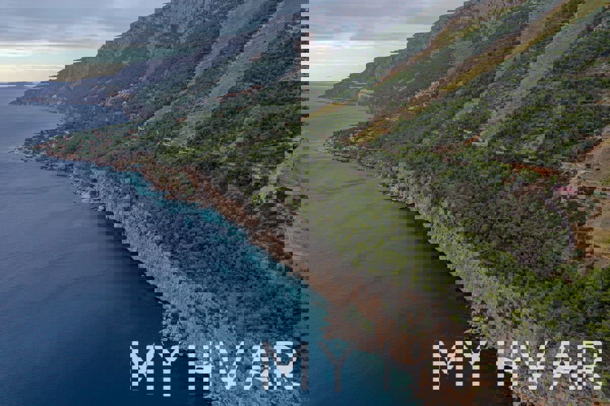 Splendida proprietà sulla scogliera sul lato sud dell'isola di Hvar