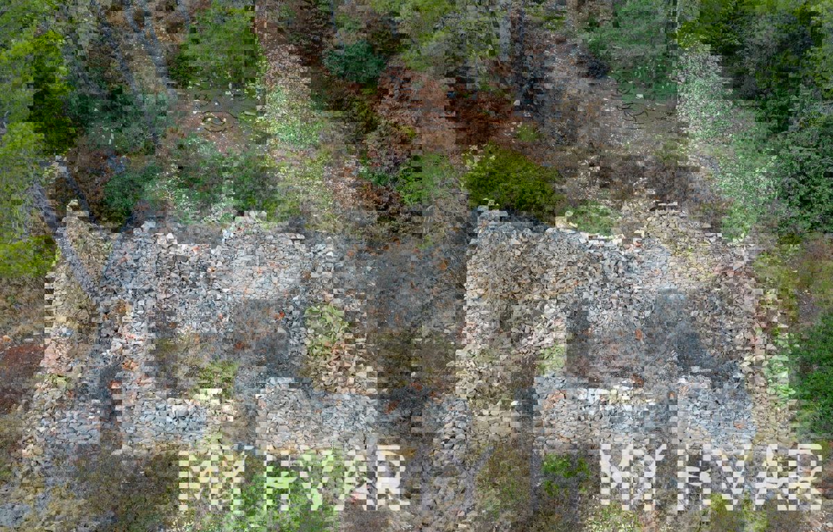 Splendida proprietà sulla scogliera sul lato sud dell'isola di Hvar