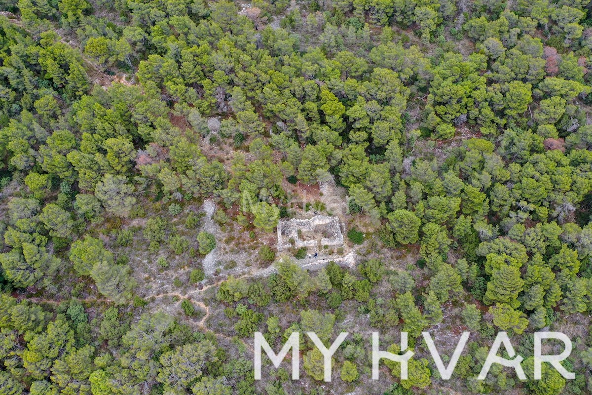 Splendida proprietà sulla scogliera sul lato sud dell'isola di Hvar